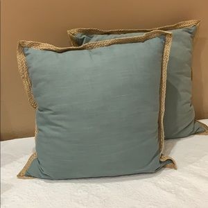 Pier 1: Pair(2) Blue Throw Pillows Cover & Insert